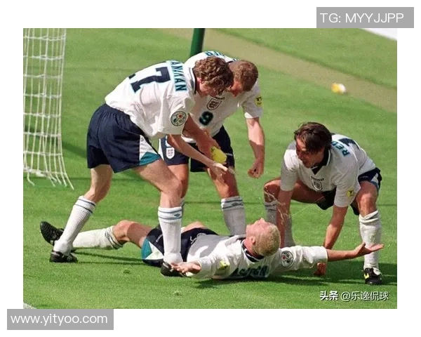 足球明星进球如同小便般轻松释放的幽默比喻